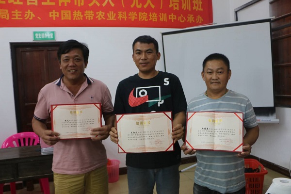 学员喜获培训证书.jpg