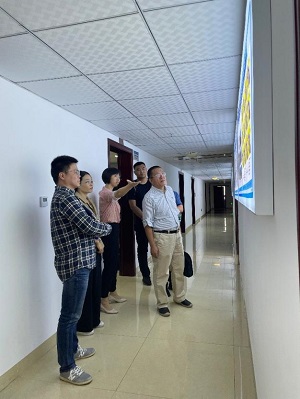 参观实验室1.jpg