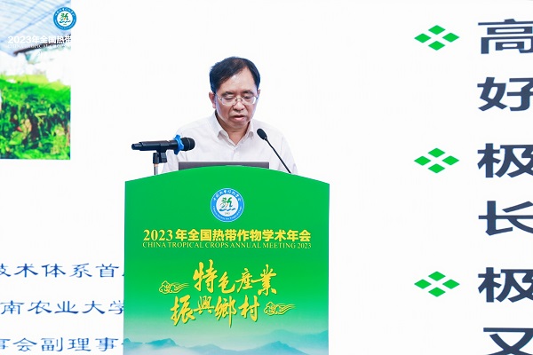20230821-7-6-邹学校院士作“产业需求下的辣椒育种”主题报告 - 副本.jpg