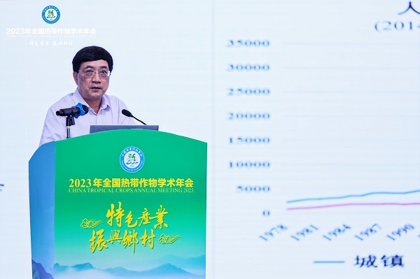 20230821-7-7-黄季焜院士作“粮食安全、高值农业和共同富裕”主题报告 - 副本.jpg